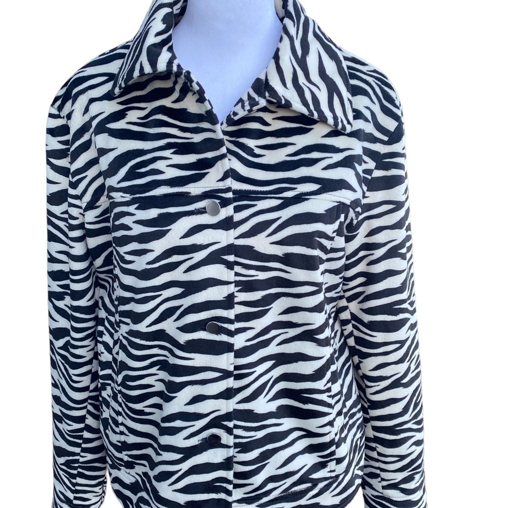 Bernardo collection animal print jacket size medium.
